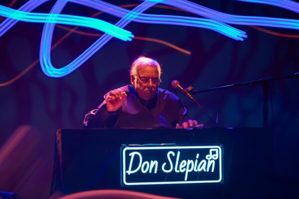 SIGNALS: Don Slepian and Saapato